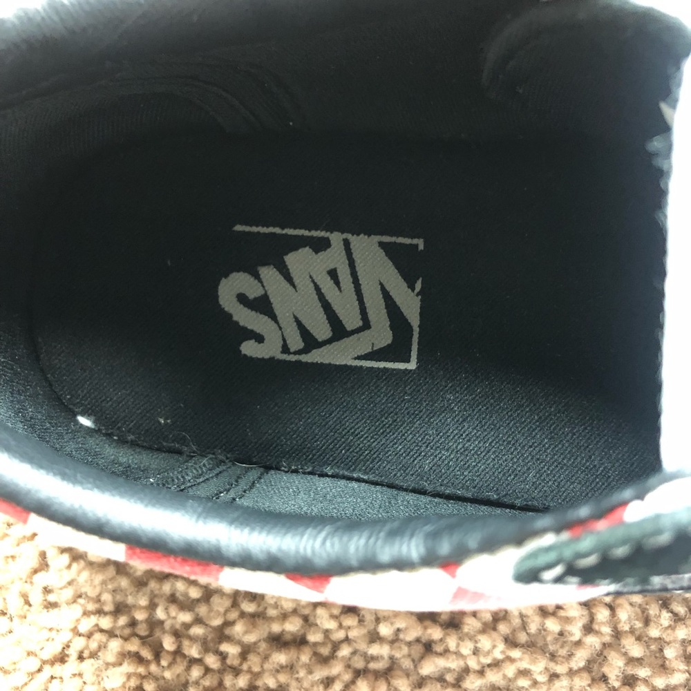 Black and Red vans - Picture 4 of 6